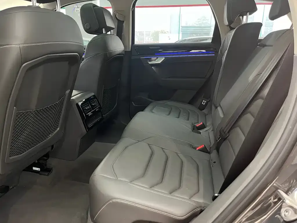 Volkswagen Touareg 2023 из CN, фото 6
