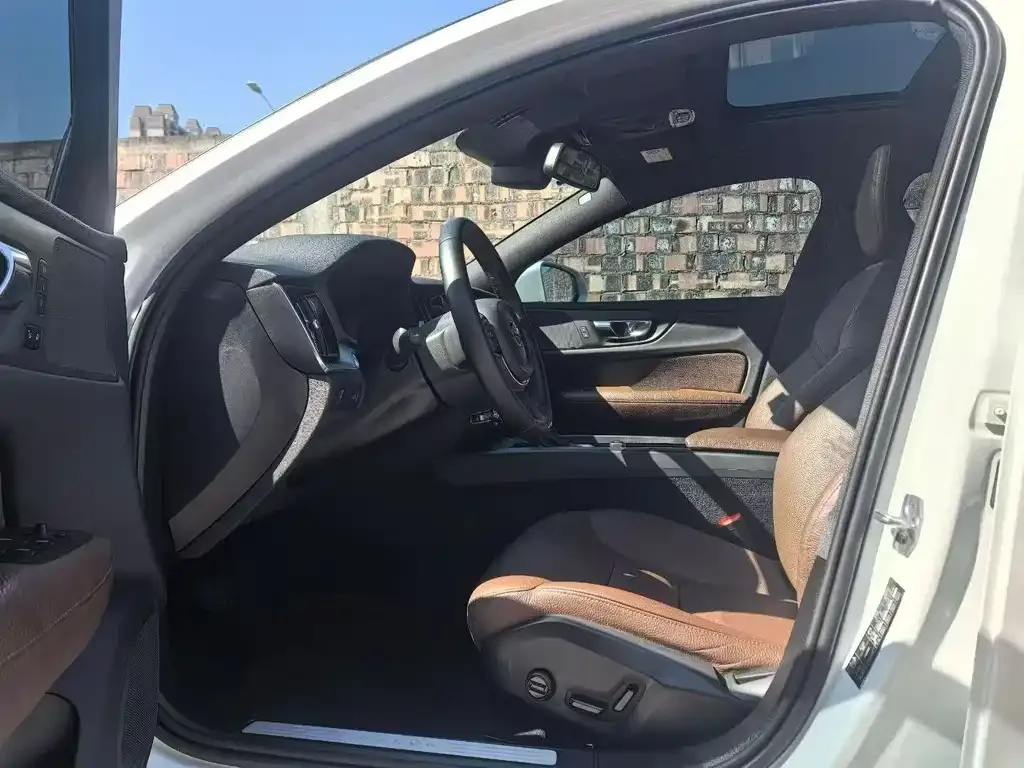 Volvo S60 2021 из CN, фото 5