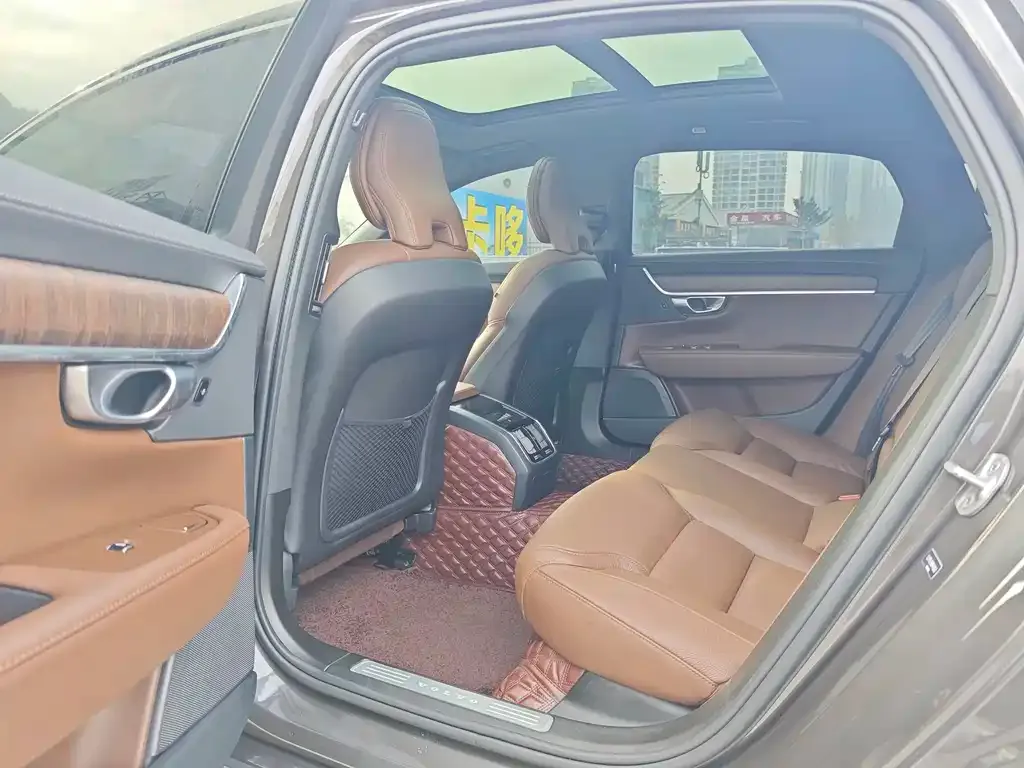 Volvo S90 2024 из CN, фото 2