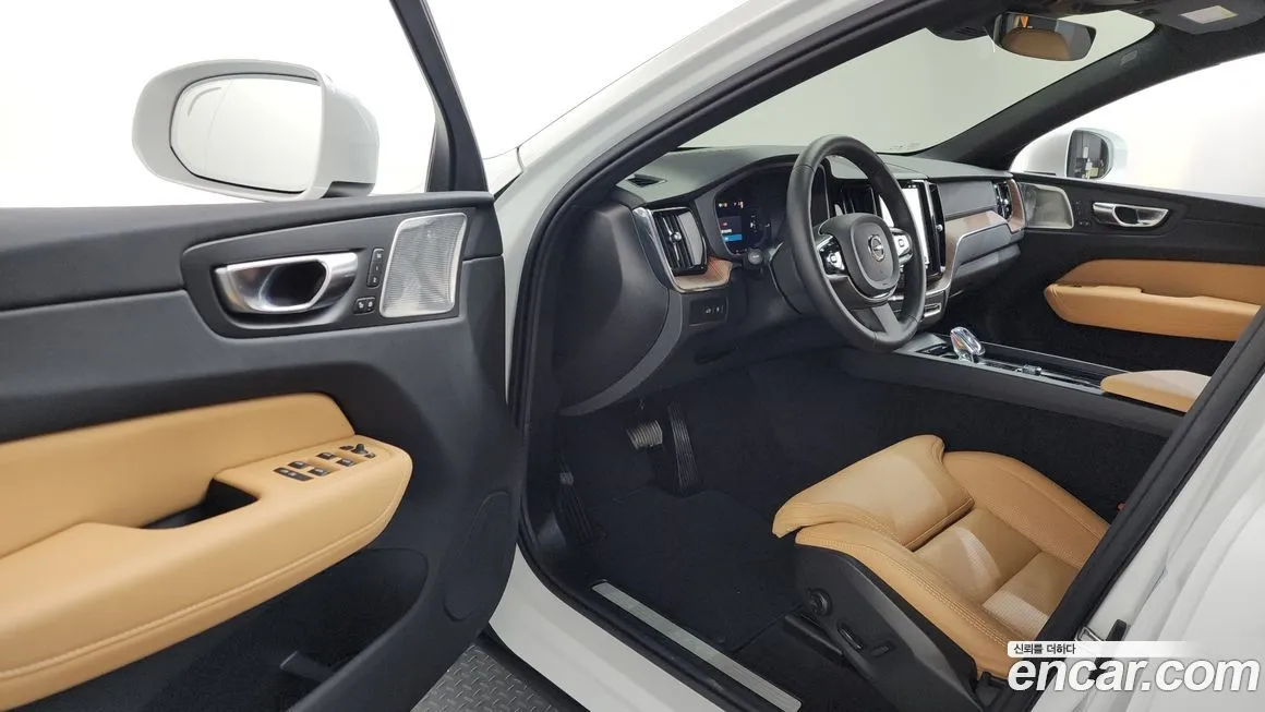 Volvo XC60 — фото 10