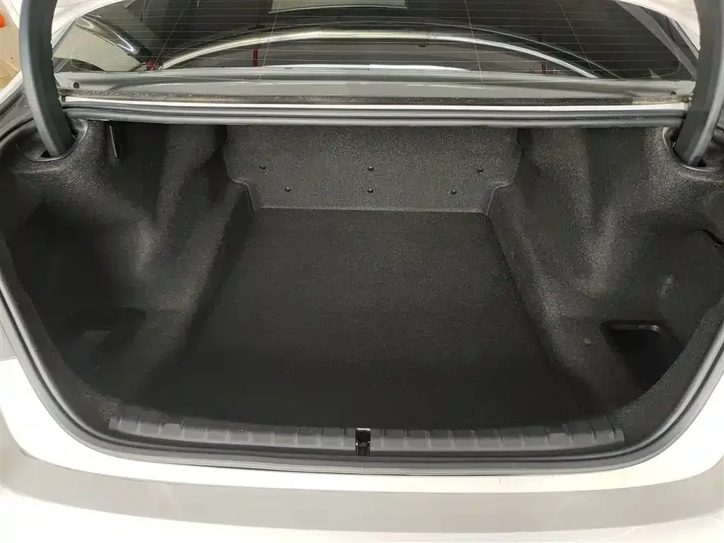 BMW 5 Series 2021 из CN, фото 8