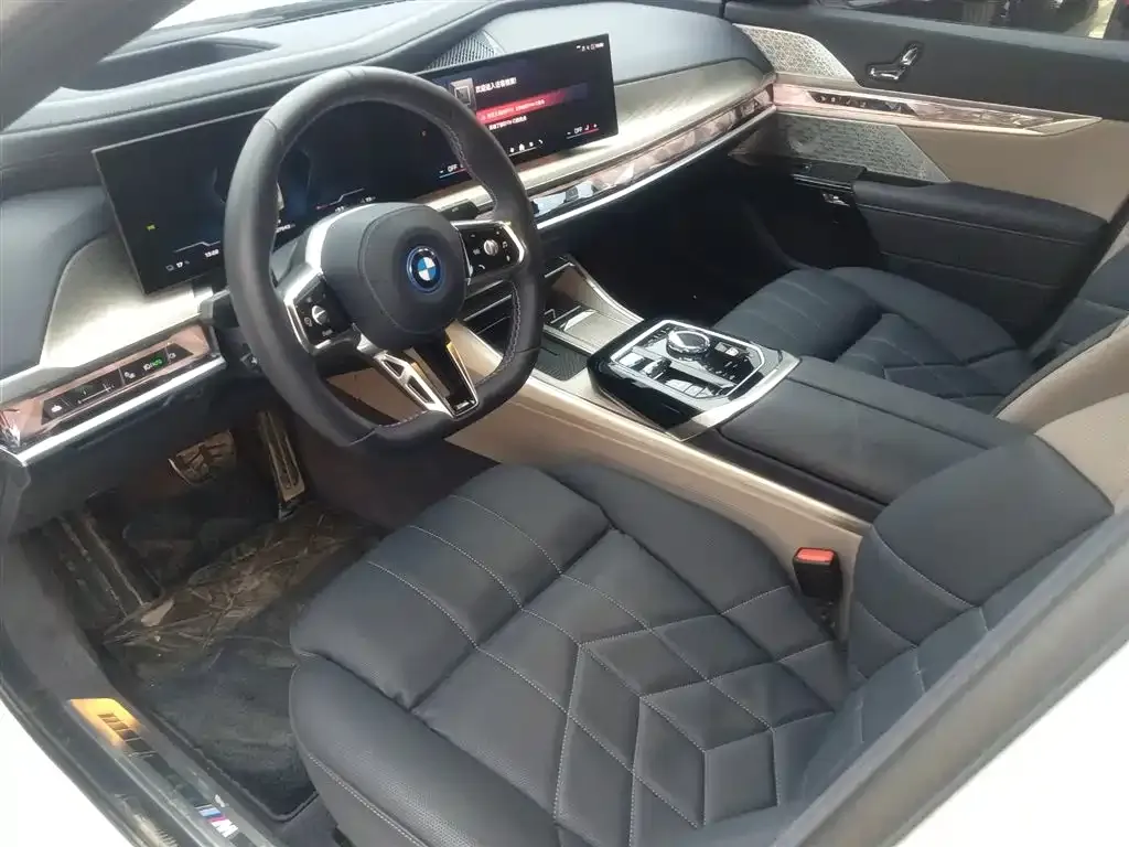 BMW i7 M70L 2025 из CN, фото 10