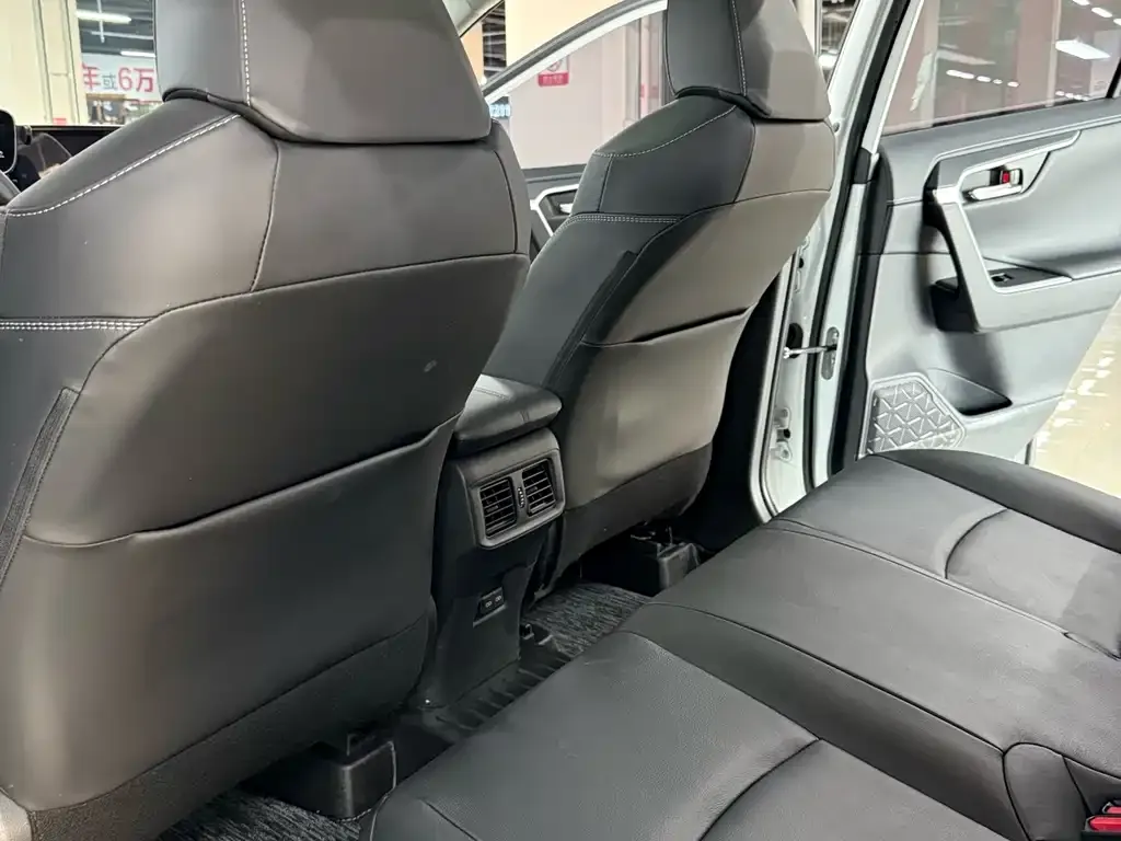 Toyota RAV4 2024 из CN, фото 6