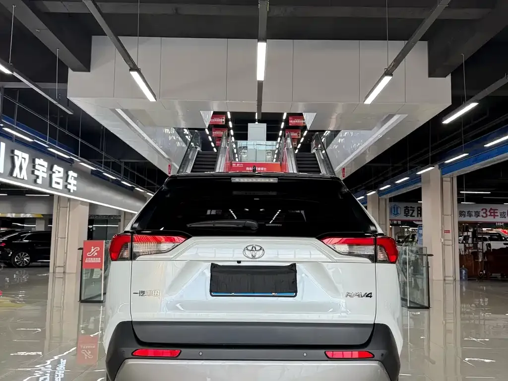 Toyota RAV4 2024 из CN, фото 8