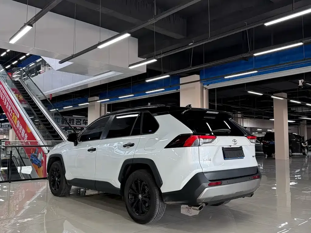 Toyota RAV4 2024 из CN, фото 9