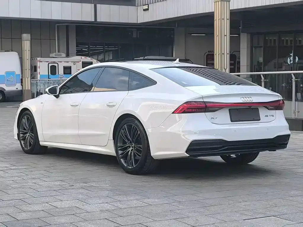 Audi A7 2023 из CN, фото 3