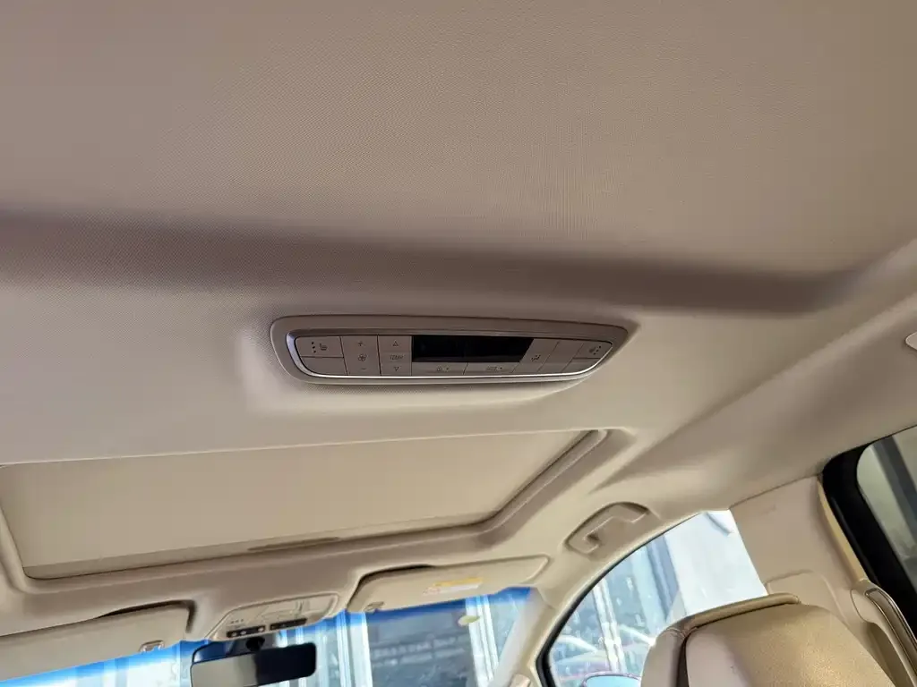 Buick GL8 2023 из CN, фото 2