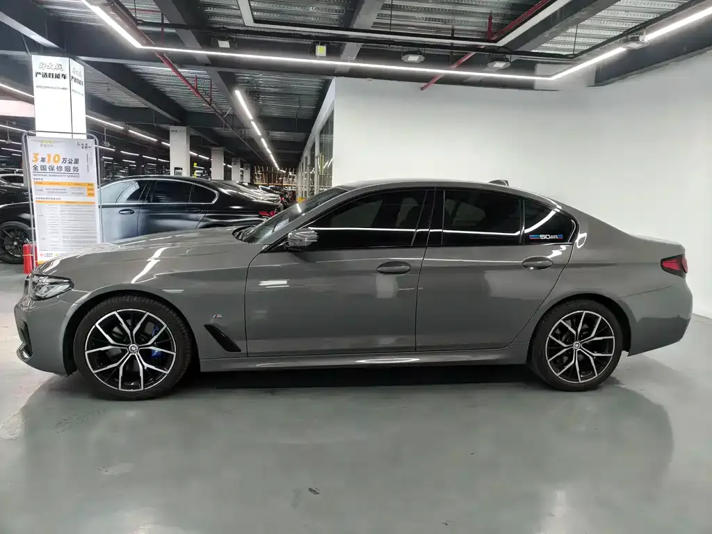 BMW 5 Series (Import) 2022 из CN, фото 2