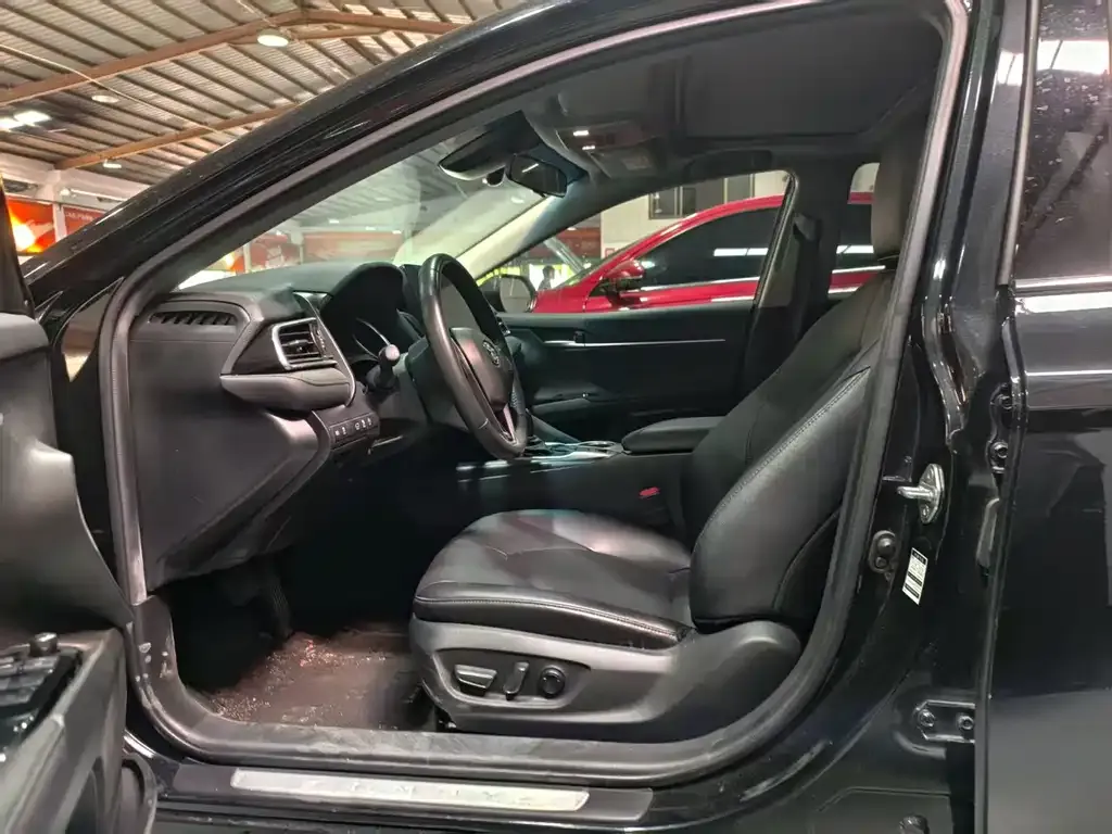 Toyota Camry 2022 из CN, фото 2