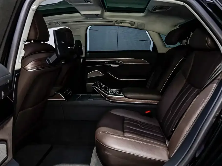 Audi A8 2022 из CN, фото 5