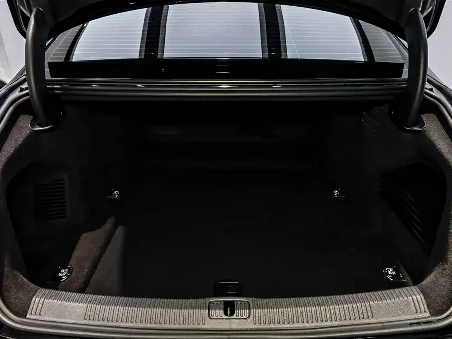 Audi A8 2022 из CN, фото 3