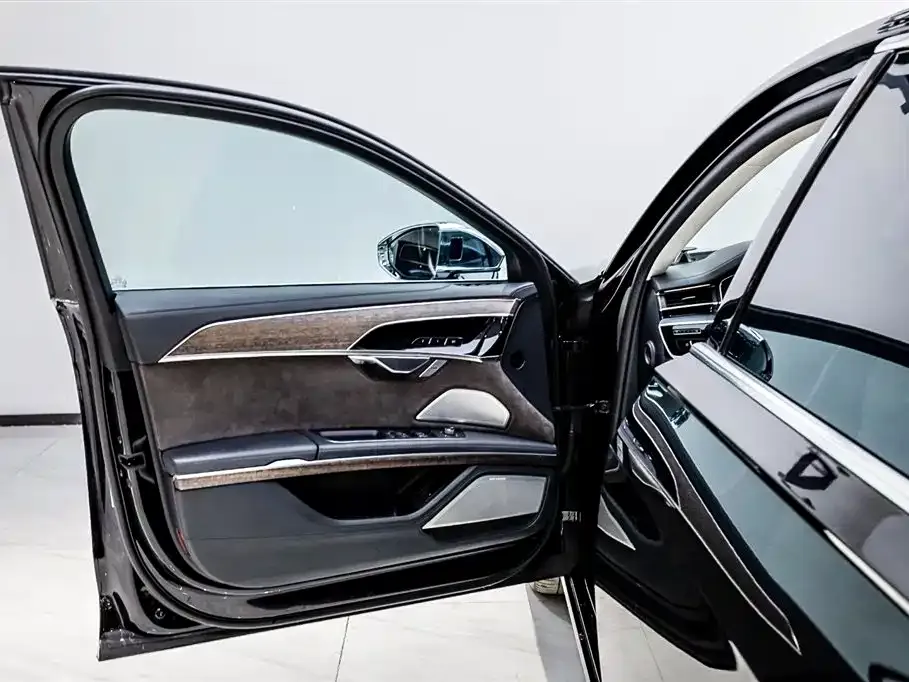 Audi A8 2022 из CN, фото 9