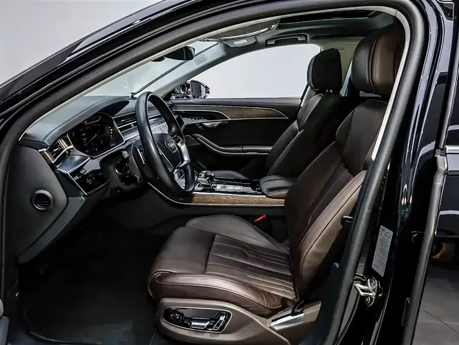 Audi A8 2022 из CN, фото 10