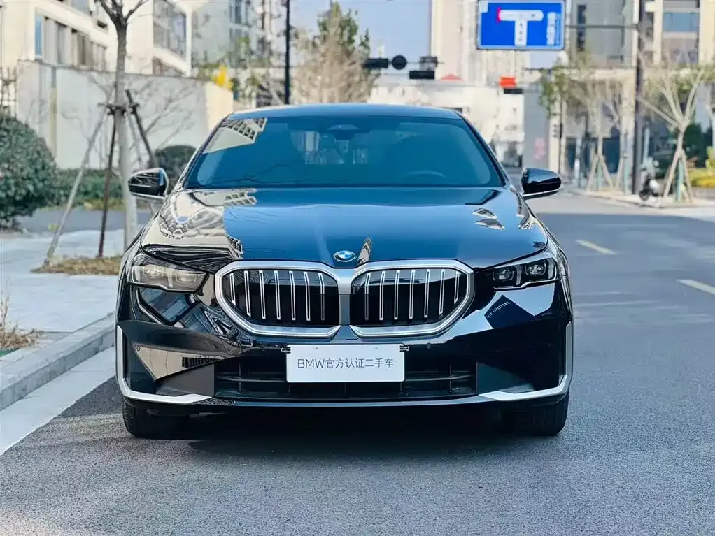 BMW 5 Series — фото 9