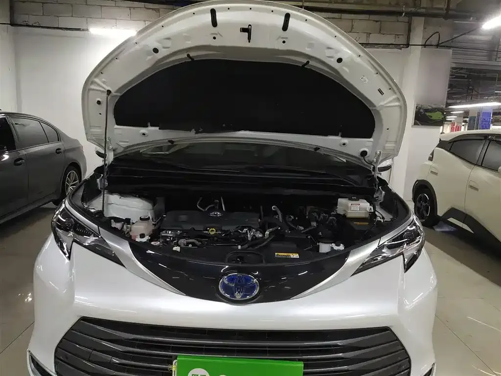 Toyota Sienna 2022 из CN, фото 4