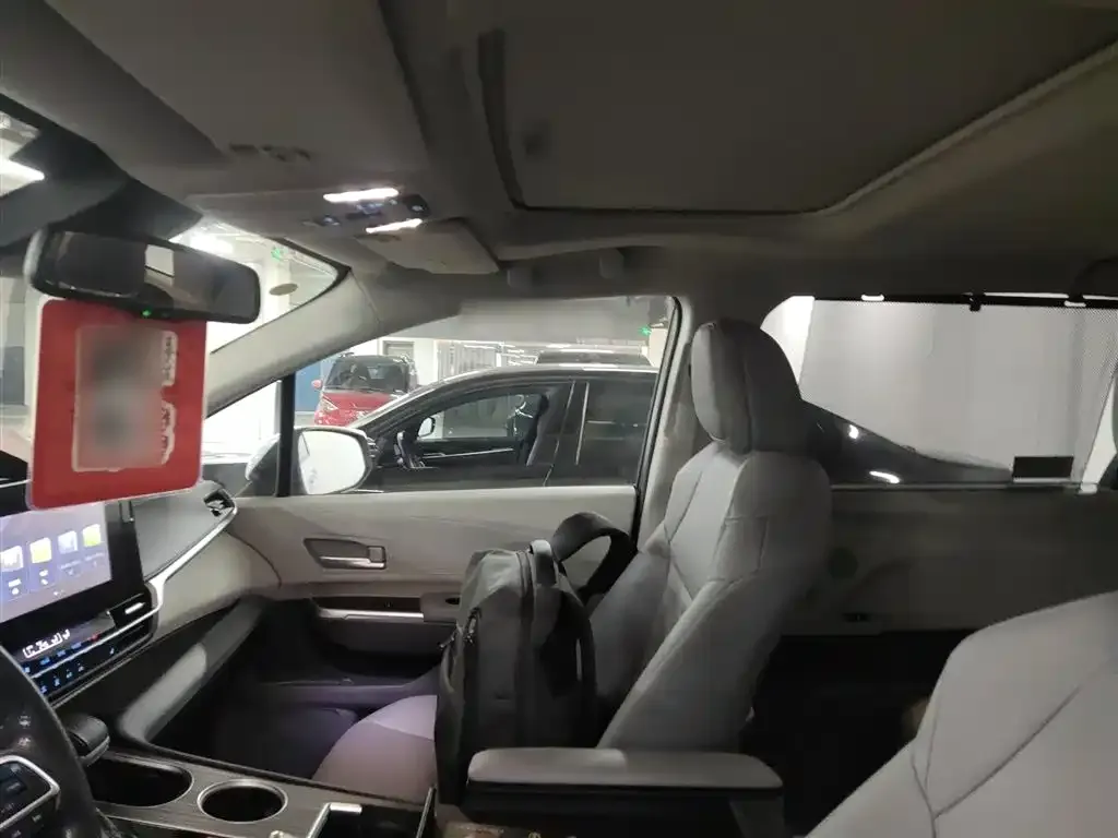 Toyota Sienna 2022 из CN, фото 3