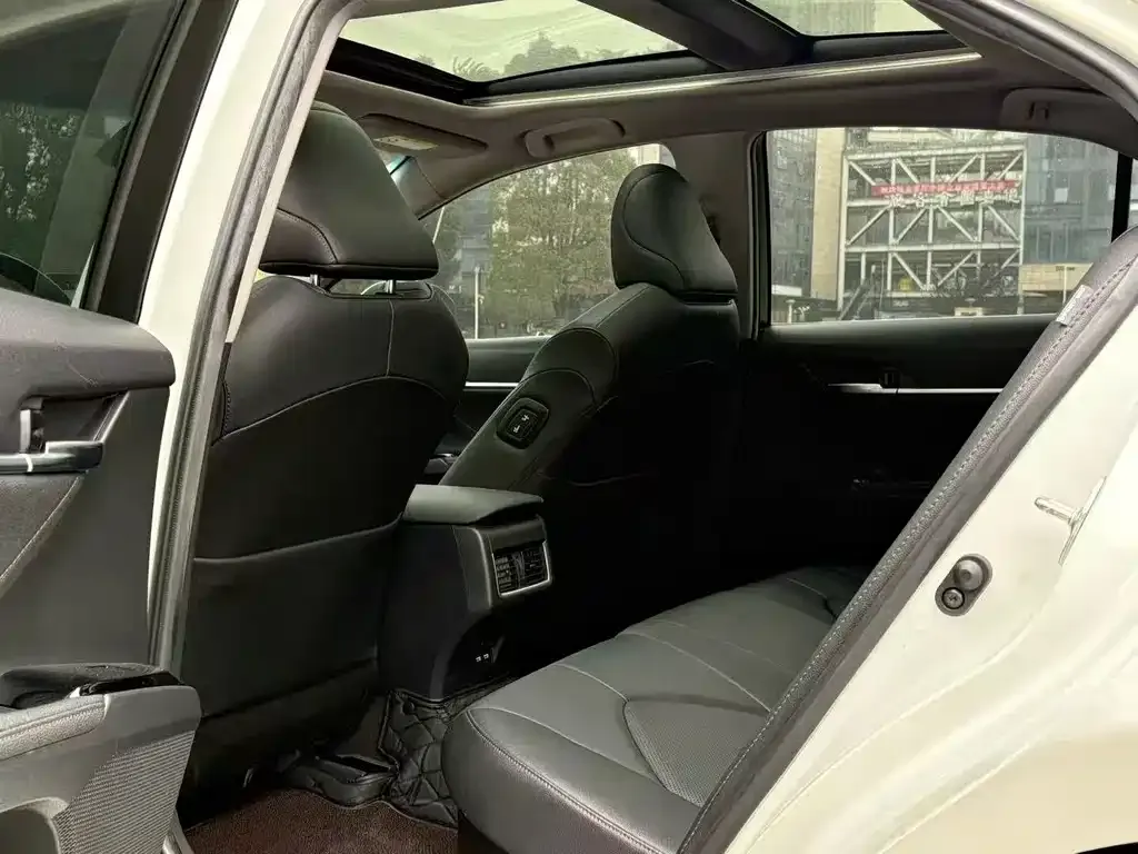 Toyota Camry 2022 из CN, фото 2