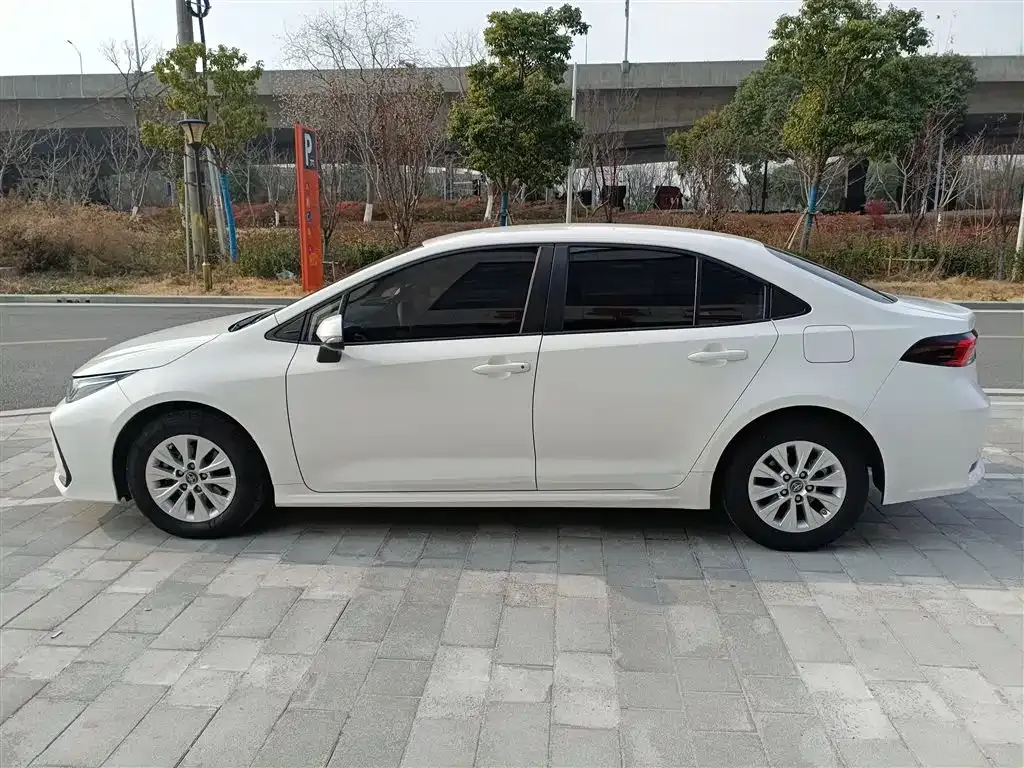 Toyota Corolla 2023 из CN, фото 7