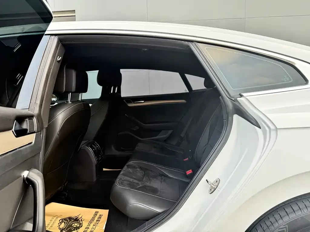 Volkswagen CC 2022 из CN, фото 2