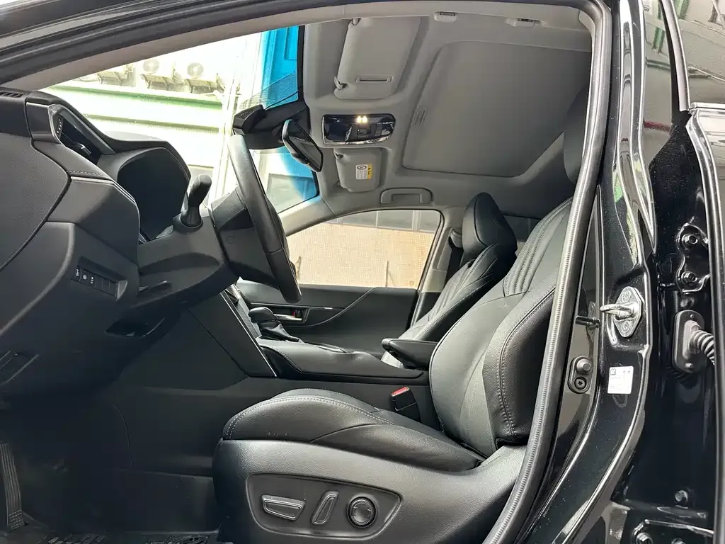 Toyota Harrier 2022 из CN, фото 4
