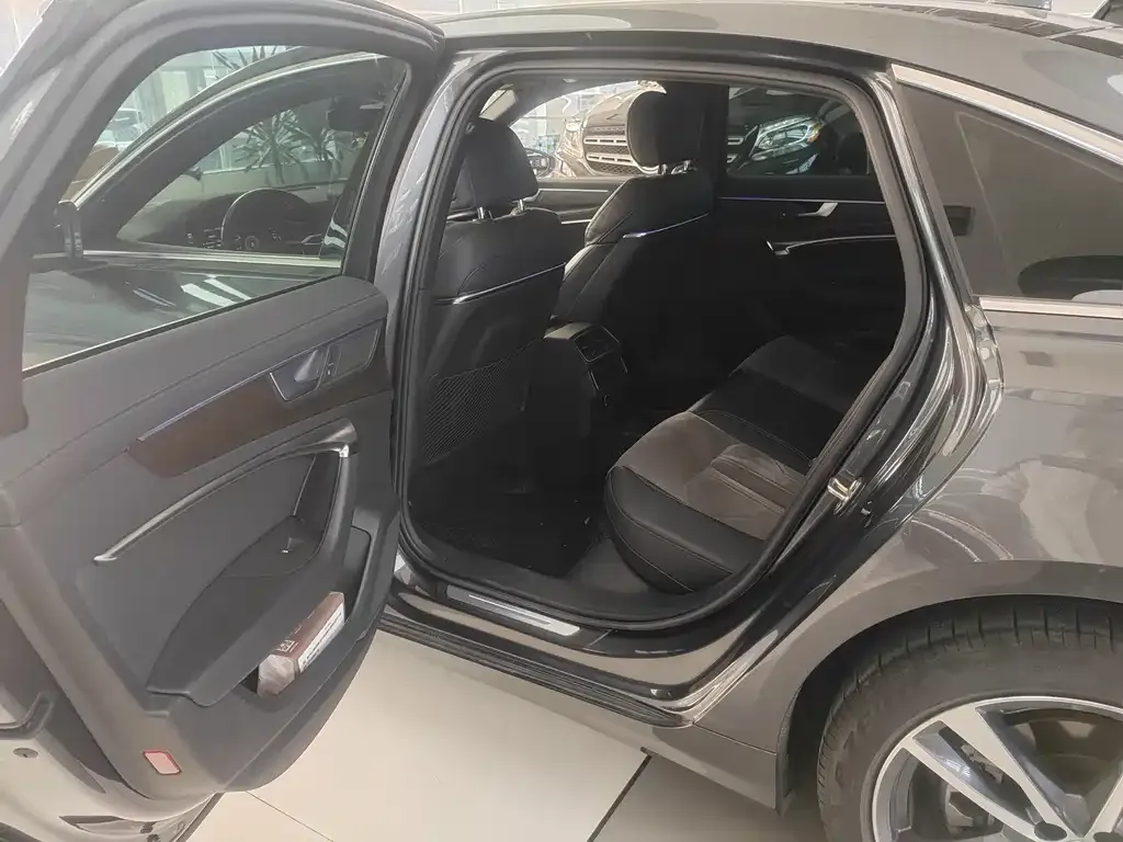 Audi A6L 2021 из CN, фото 8