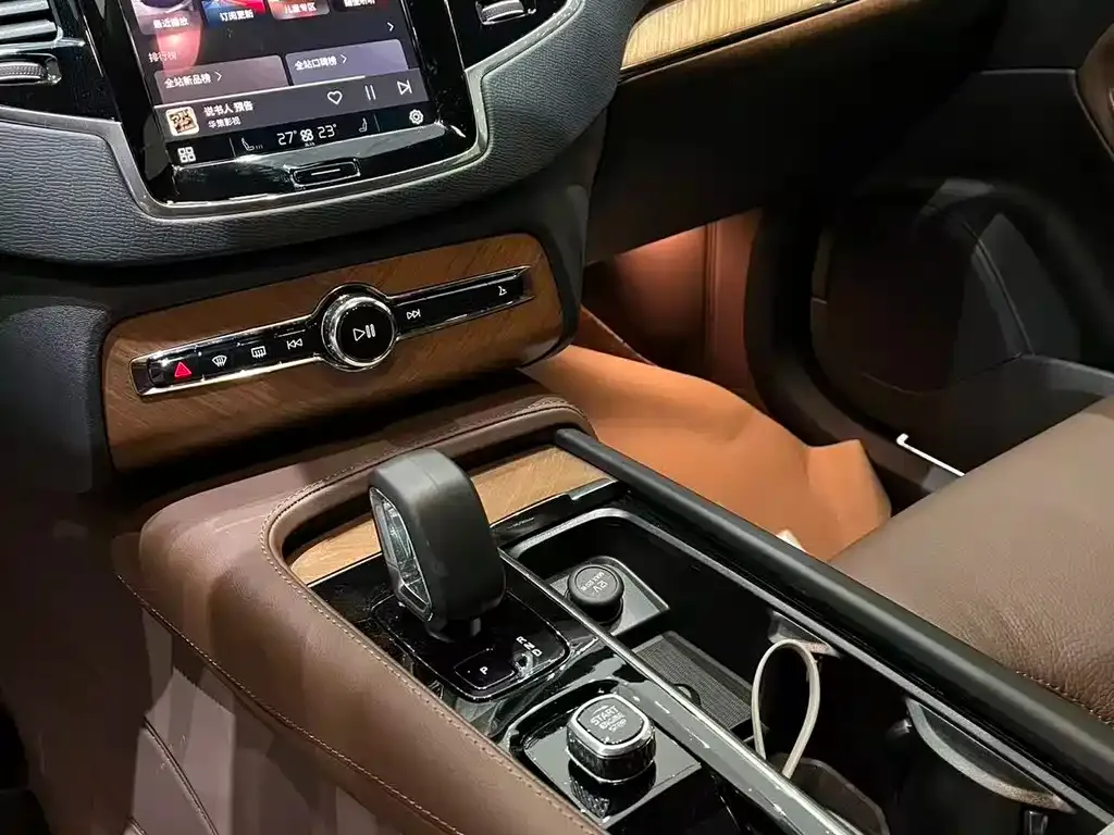 Volvo XC90 2025 из CN, фото 5