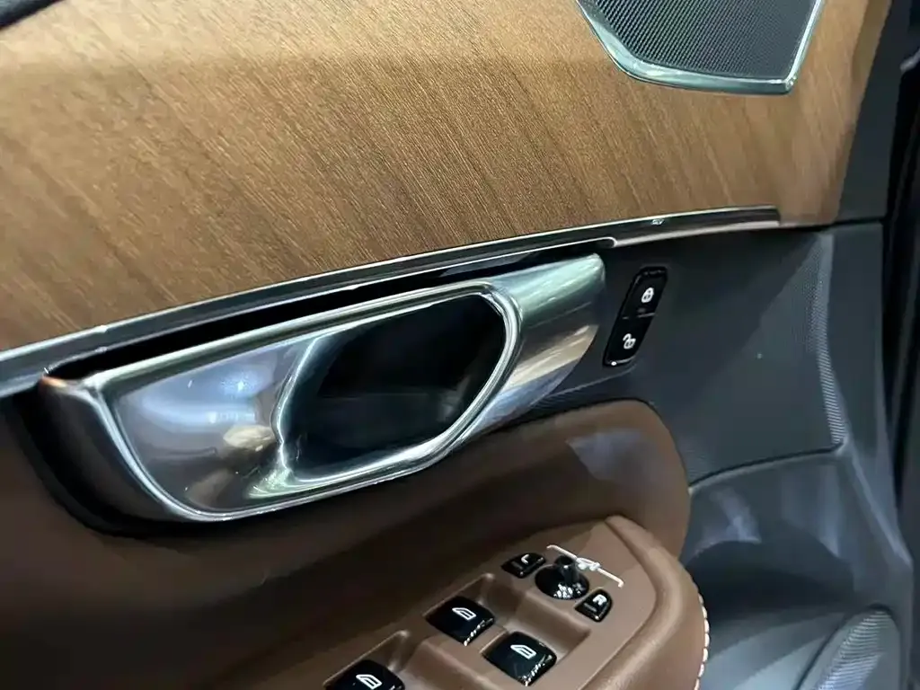 Volvo XC90 2025 из CN, фото 9