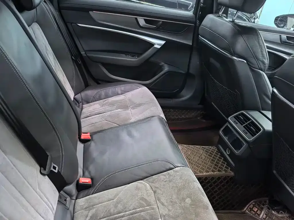 Audi A6L 2021 из CN, фото 9