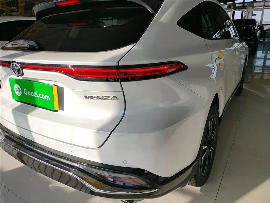Toyota Venza 2023 из CN, фото 2