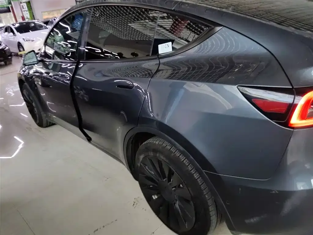 Tesla Model Y — фото 6