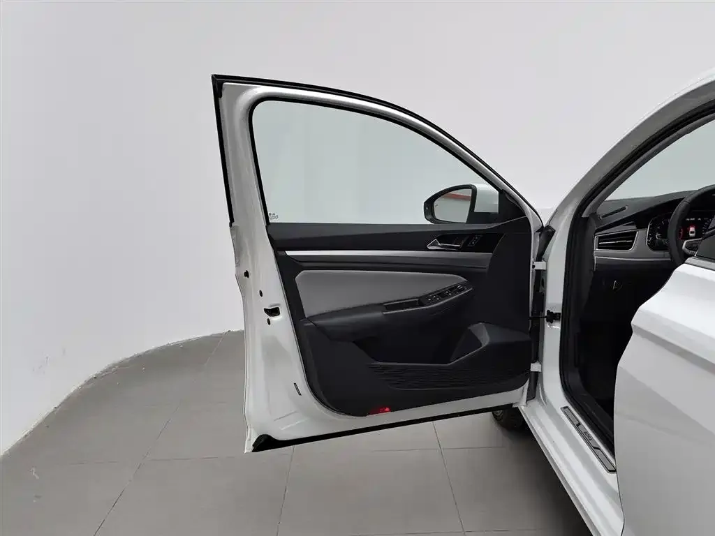 Volkswagen Bora 2023 из CN, фото 3