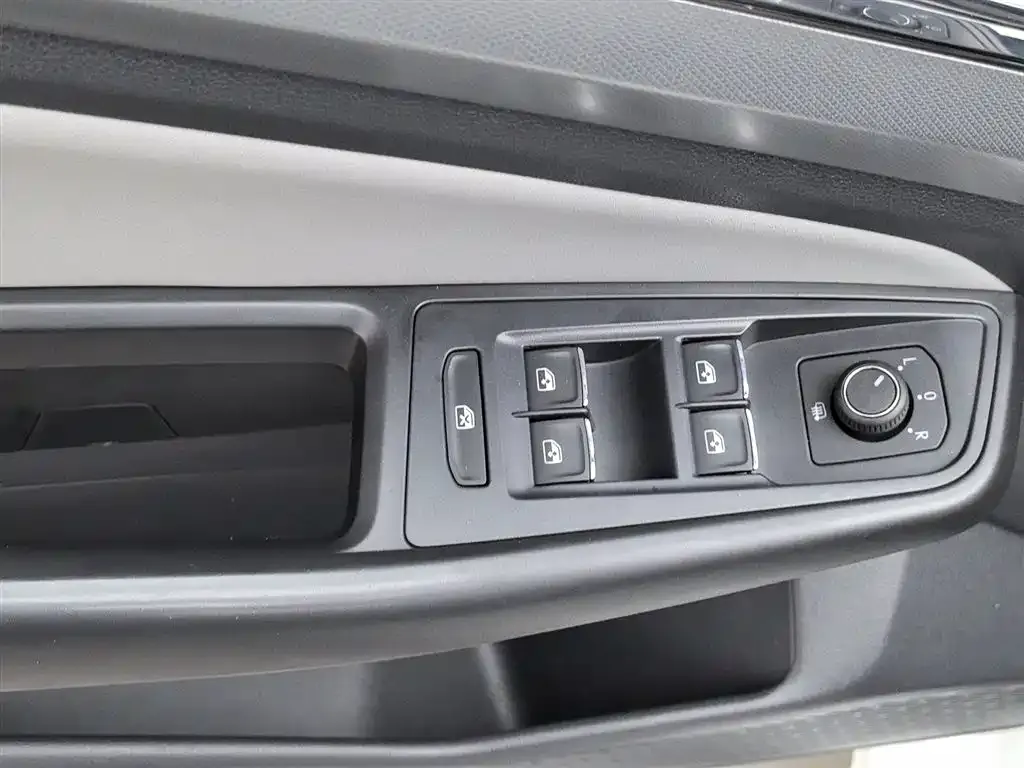 Volkswagen Bora 2023 из CN, фото 8