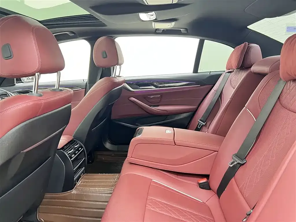 BMW 5 Series 2022 из CN, фото 3