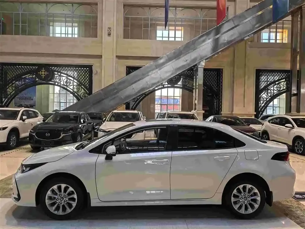 Toyota Corolla 2023 из CN, фото 9