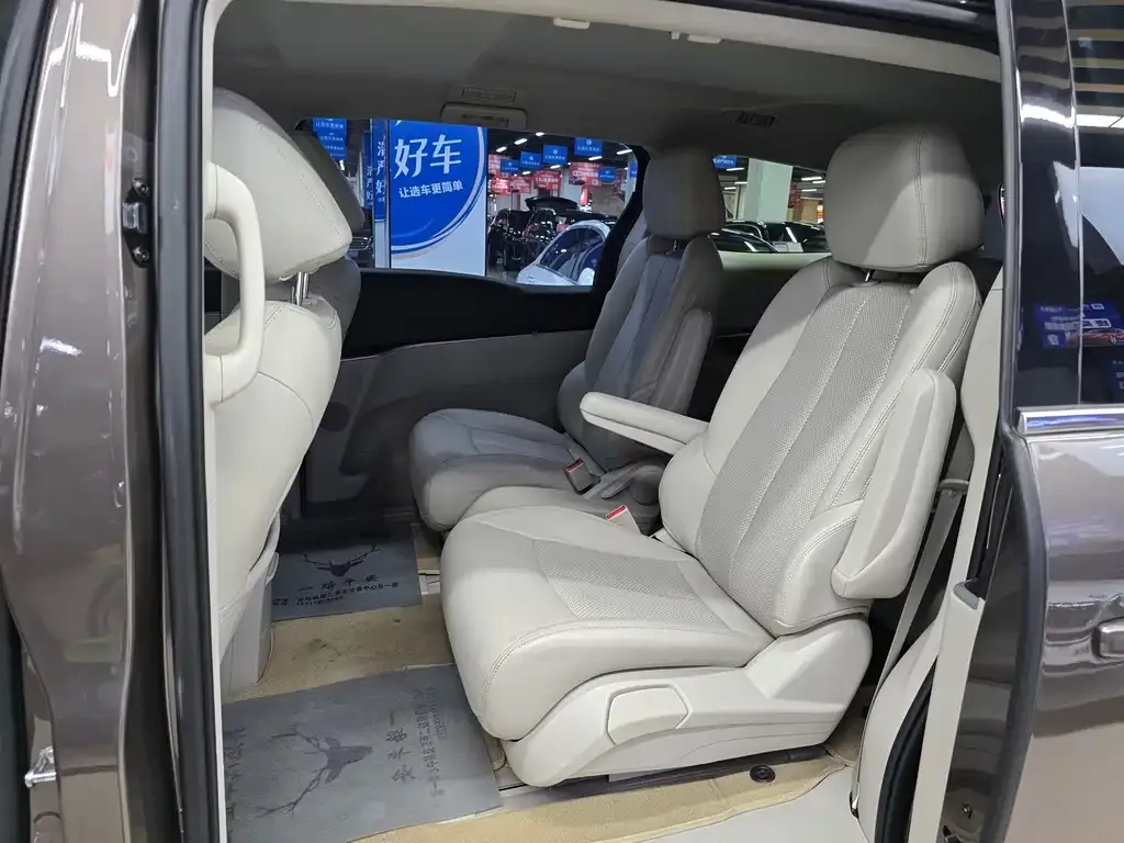 Buick GL8 2023 из CN, фото 3
