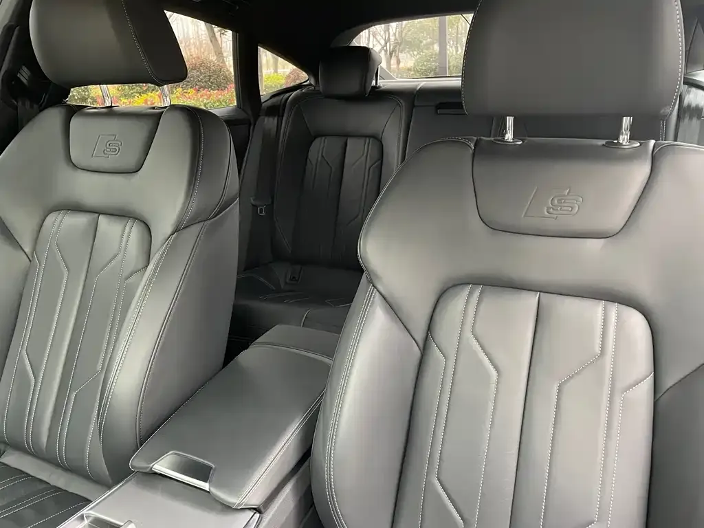 Audi A7 2023 из CN, фото 4