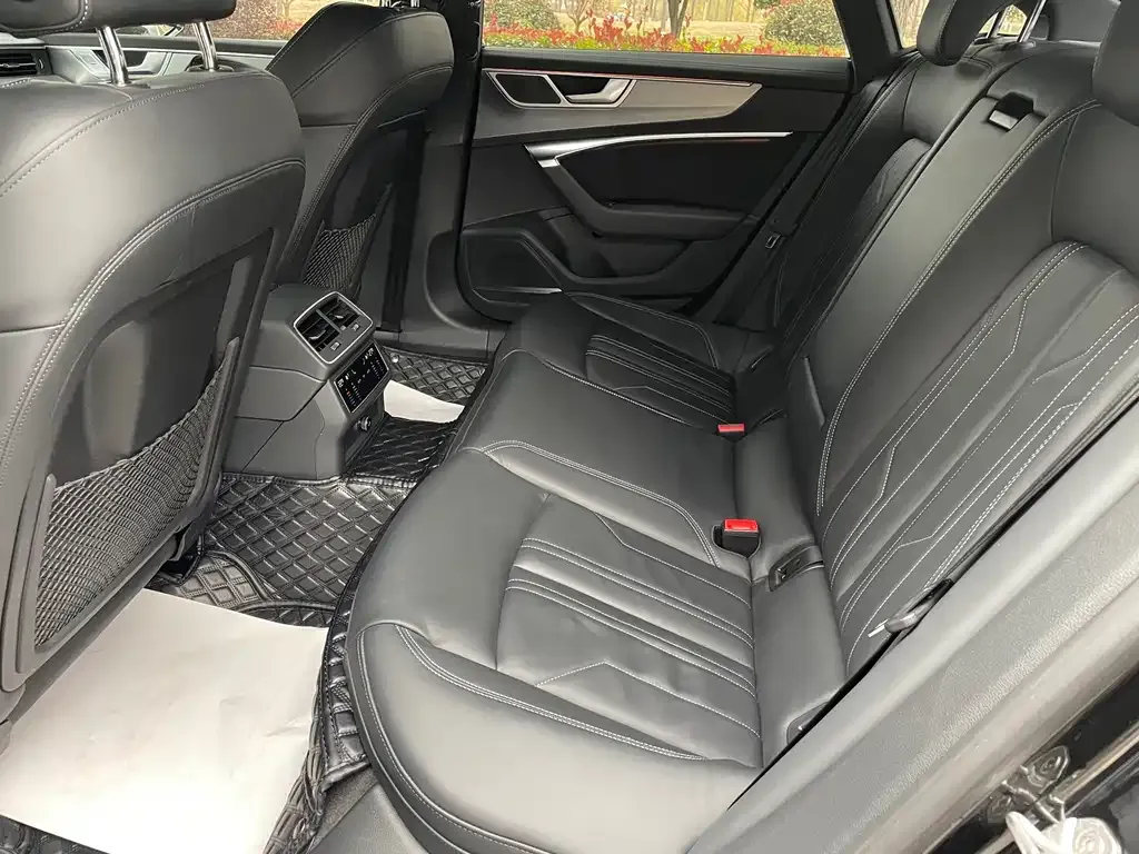 Audi A7 2023 из CN, фото 3