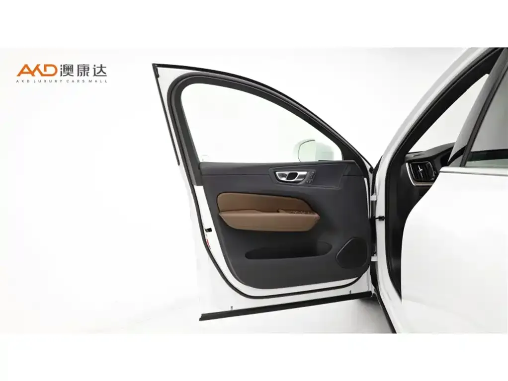 Volvo XC60 2025 из CN, фото 8