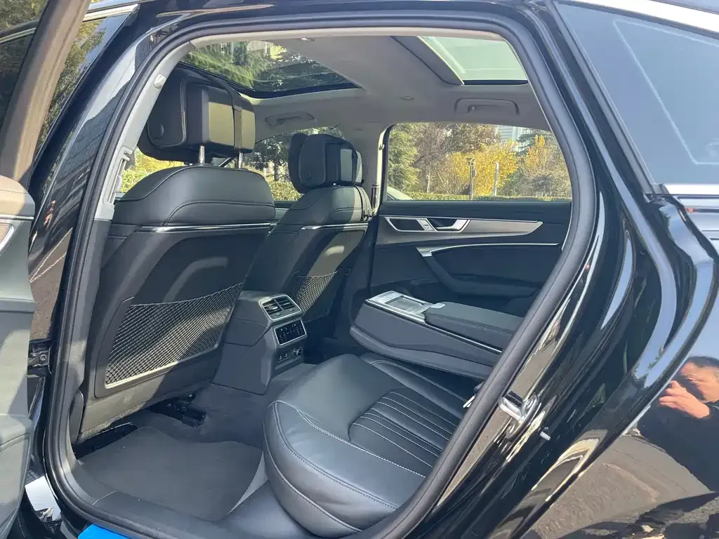 Audi A6L 2024 из CN, фото 6