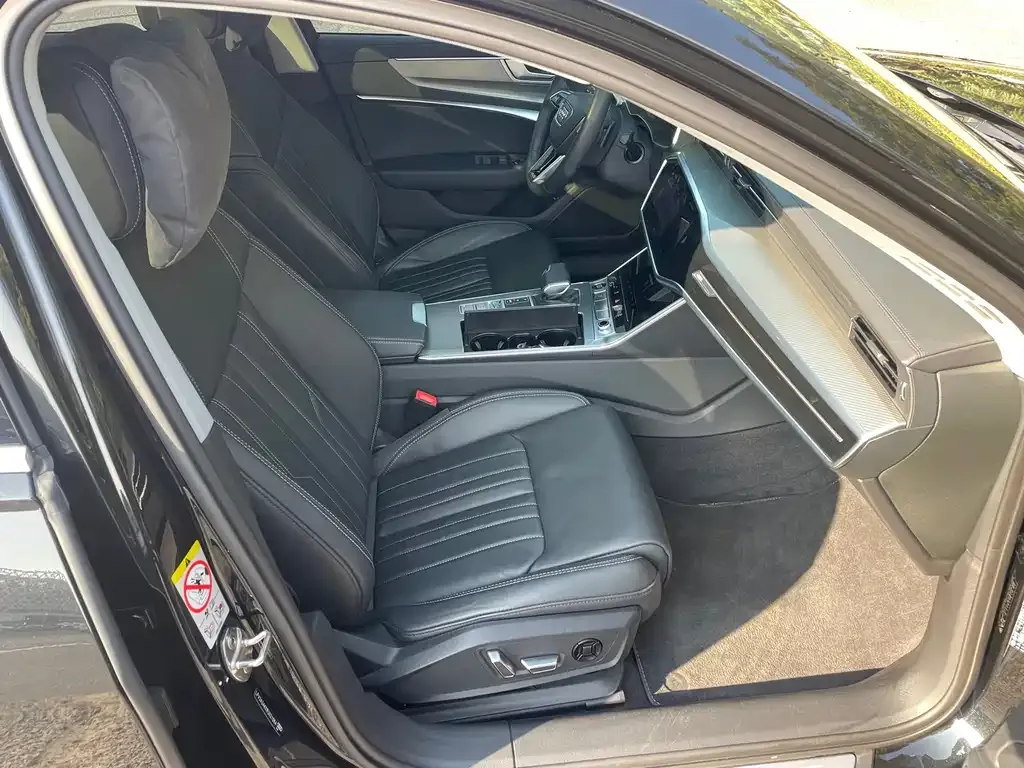 Audi A6L 2024 из CN, фото 2