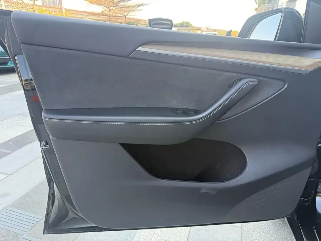Tesla Model Y 2023 из CN, фото 2