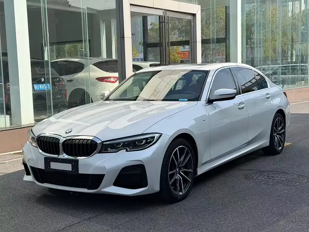 BMW 3 Series 2022 из CN, фото 1