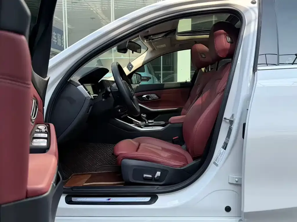 BMW 3 Series 2022 из CN, фото 6
