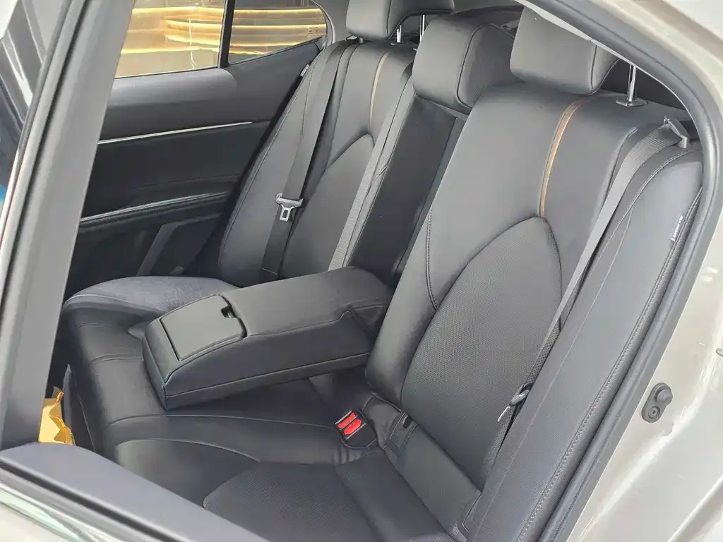 Toyota Camry 2021 из CN, фото 2