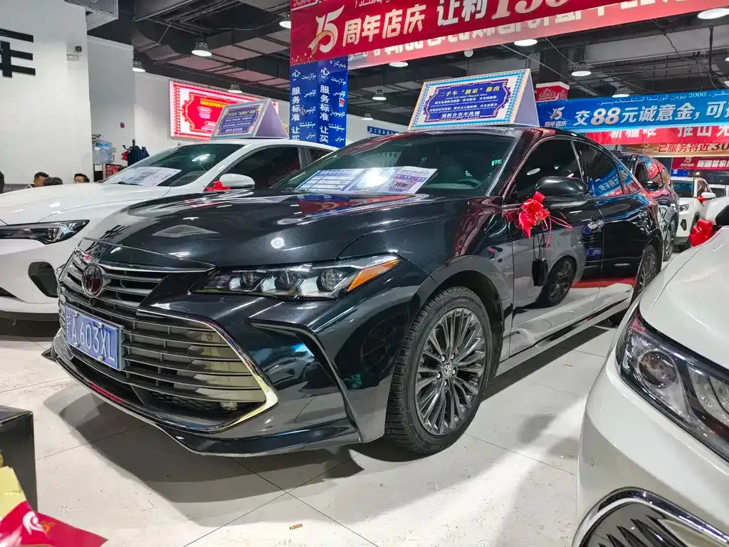 Toyota Avalon — фото 1