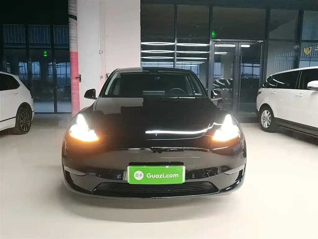 Tesla Model Y 2023 из CN, фото 2