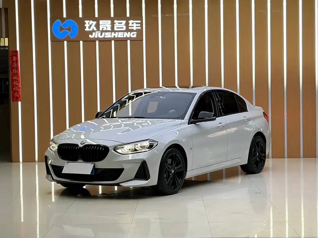 BMW 1 Series 2023 из CN, фото 1