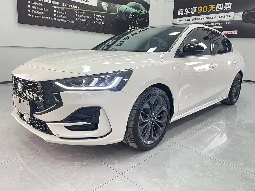 Ford Focus 2023 из CN, фото 1