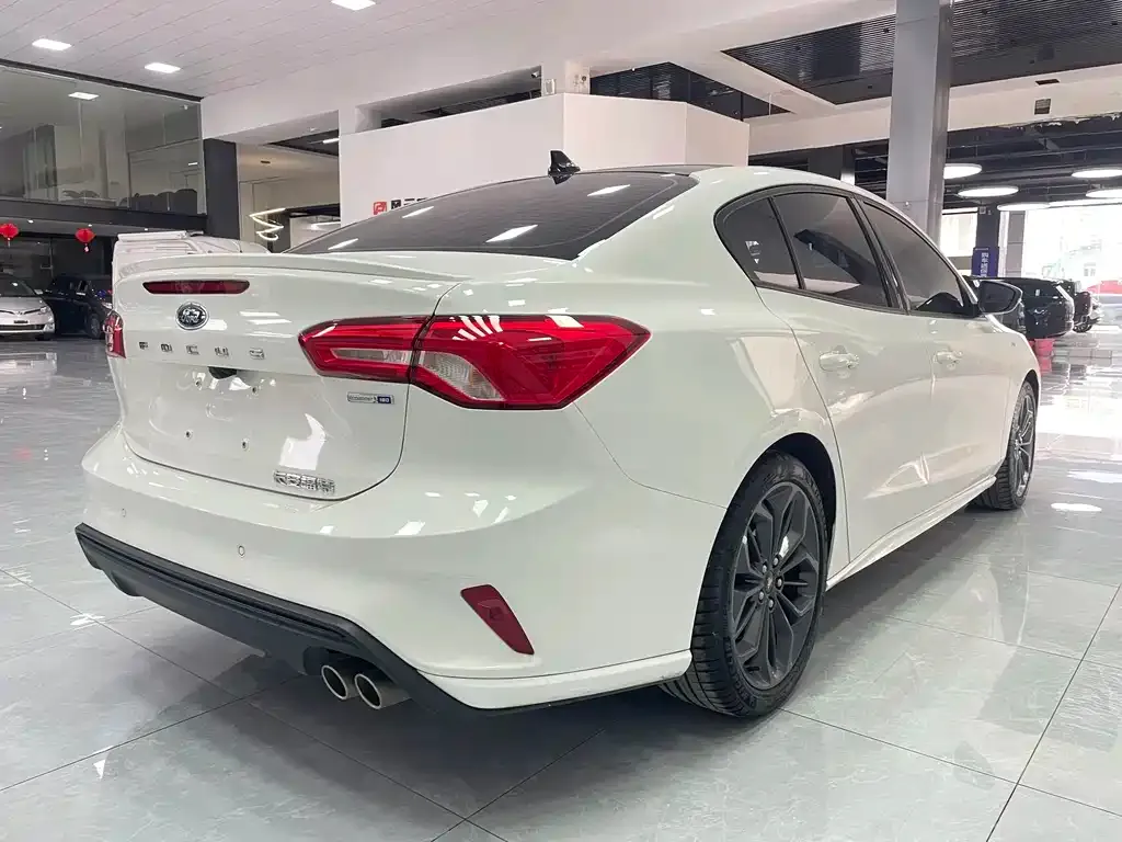 Ford Focus 2023 из CN, фото 8