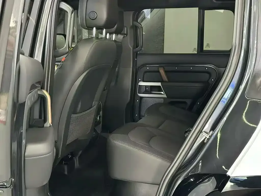 Land Rover Defender 2023 из CN, фото 2